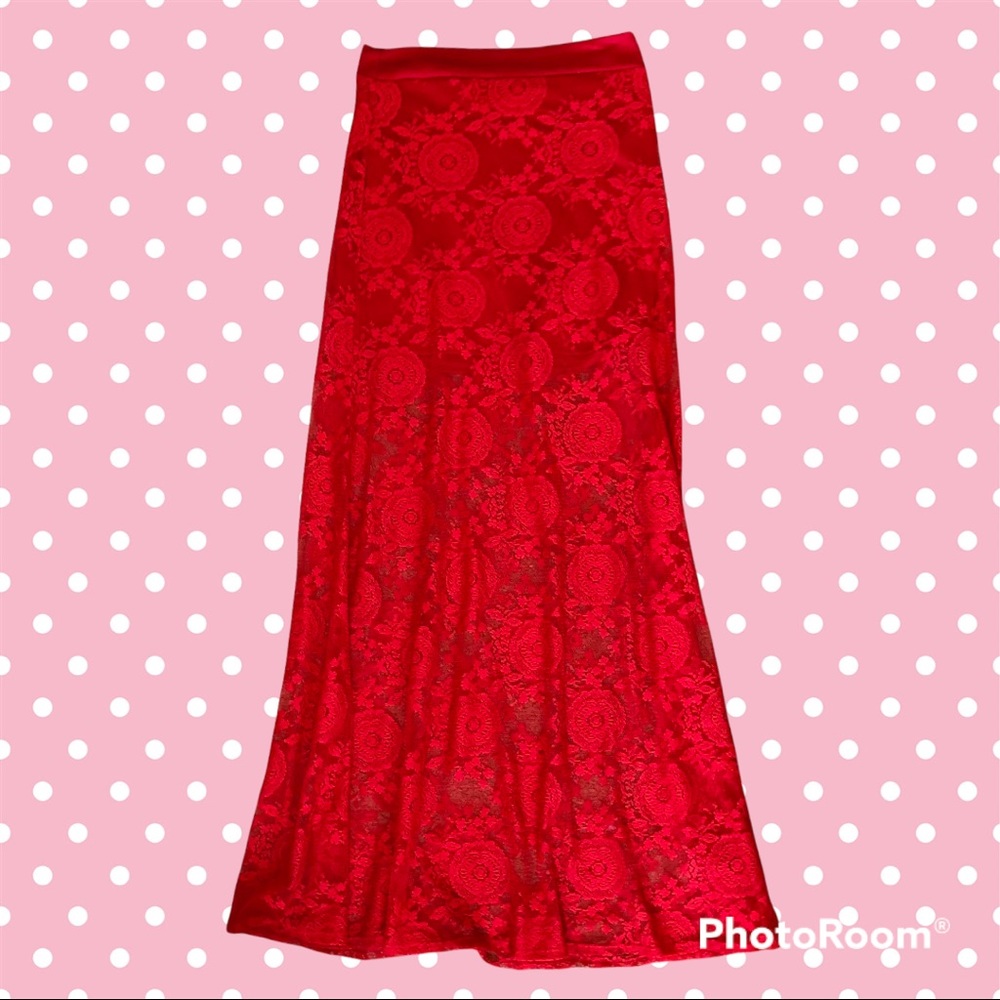Red Savannah Rae Lace Maxi - Picture 2 of 7